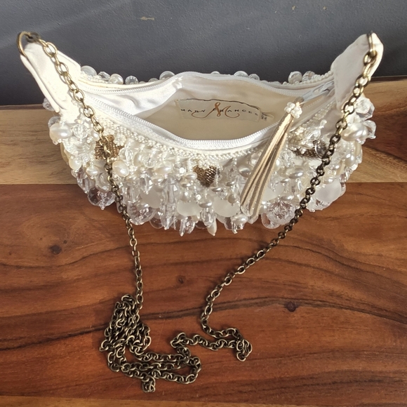 MARY FRANCES VINTAGE PEARL, CRYSTAL, BEADED, PURSE NOT CARRIED, 5"H X 8"L X "2D - Picture 9 of 13